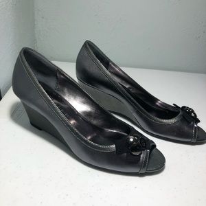 Etienne Aigner E Parker Wedge heel peep toe shoes Size 9 Gray Metallic